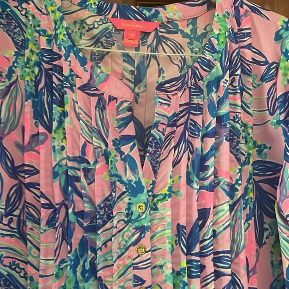 Lilly Pulitzer long sleeve’s  pleated front with gold buttons - Picture 3 of 4